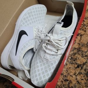 Lightly Worn Nike Rejuvenate Sz7 White Black w/Box